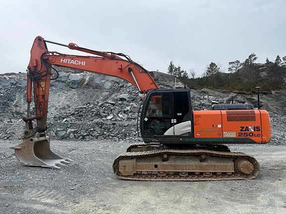 Hitachi ZX250LC-5B