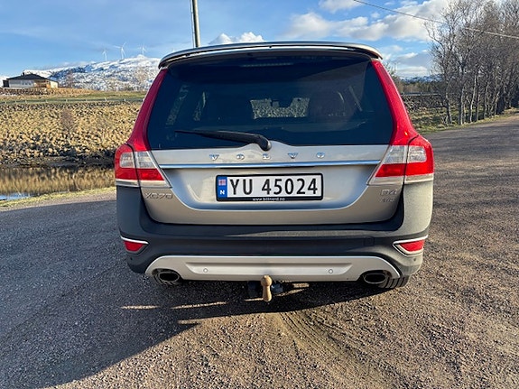 Volvo XC70 2 of 5