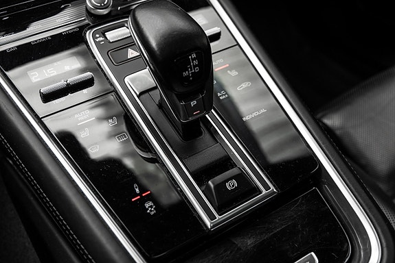 Porsche Panamera 16 of 30