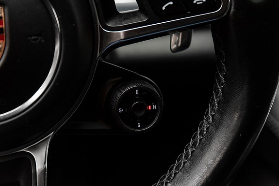 Porsche Panamera 25 of 30