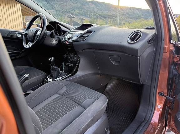 Ford Fiesta 15 of 27