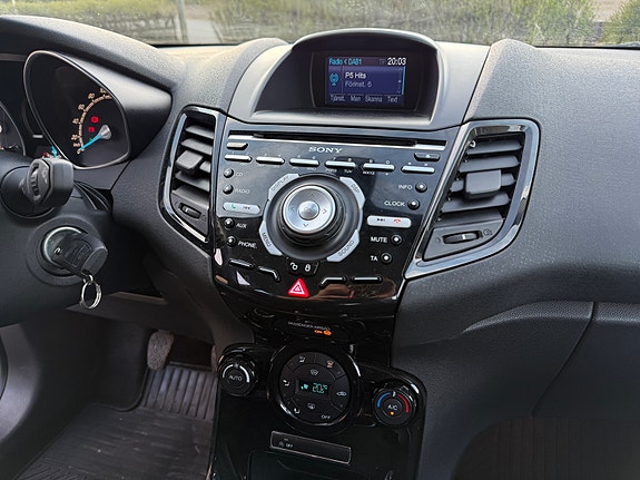 Ford Fiesta 21 of 27