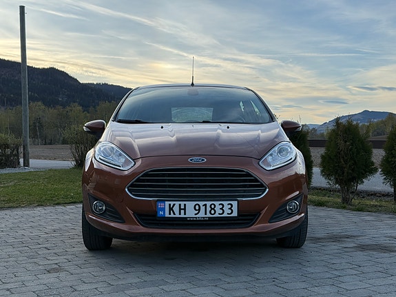 Ford Fiesta 2 of 27