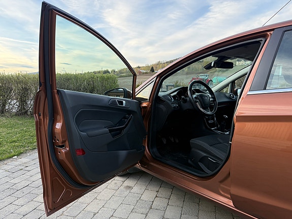 Ford Fiesta 16 of 27