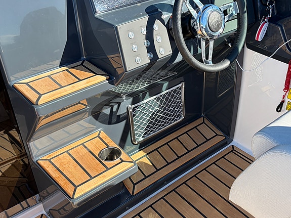 Som ny Flipper 650 DC med full garantitid på motor, båt og utstyr! 5 of 5