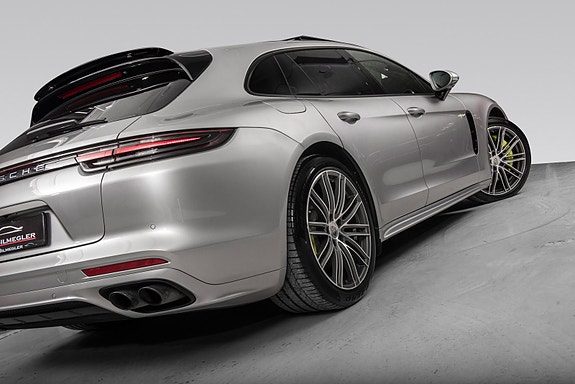 Porsche Panamera 4 of 5
