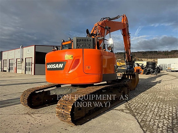 Doosan DX235LCR 3 of 5