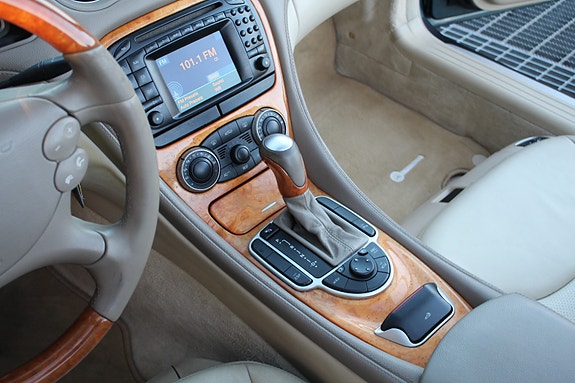 Mercedes-Benz SL500 28 of 30