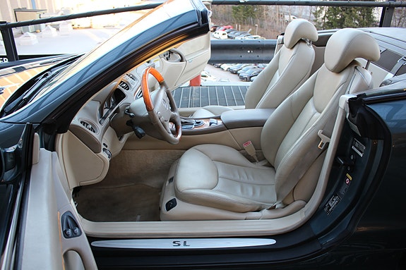 Mercedes-Benz SL500 21 of 30