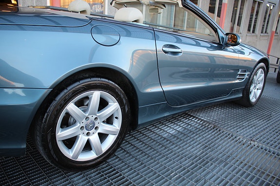 Mercedes-Benz SL500 11 of 30