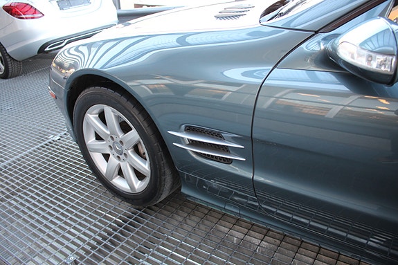 Mercedes-Benz SL500 16 of 30