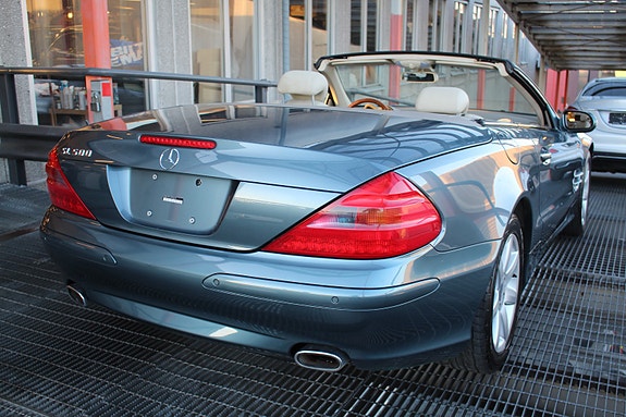 Mercedes-Benz SL500 9 of 30