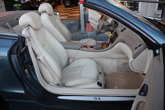 Mercedes-Benz SL500 24 of 30