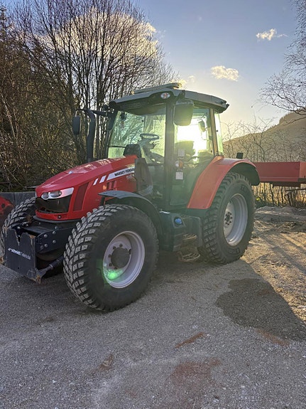 Massey Ferguson 5613