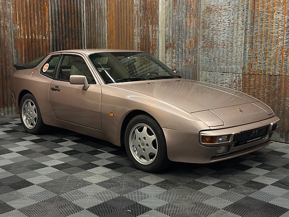 Porsche 944