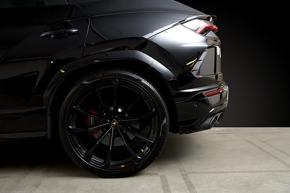 Lamborghini Urus 6 of 30