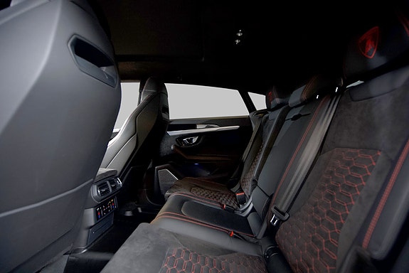Lamborghini Urus 30 of 30