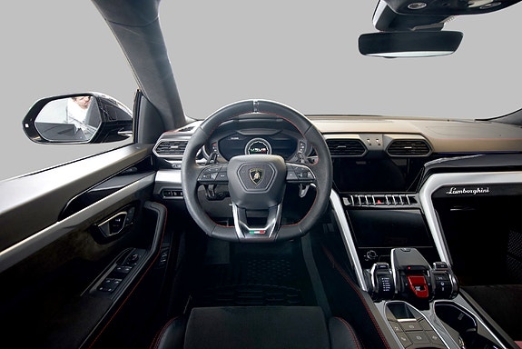 Lamborghini Urus 14 of 30