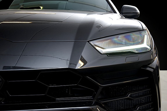 Lamborghini Urus 3 of 30