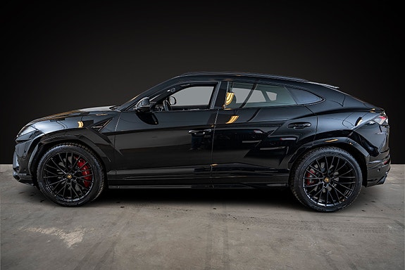 Lamborghini Urus 5 of 5
