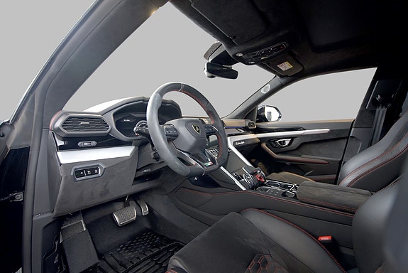 Lamborghini Urus 10 of 30