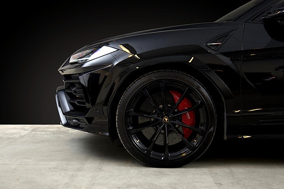 Lamborghini Urus 4 of 30