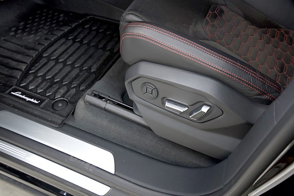 Lamborghini Urus 11 of 30