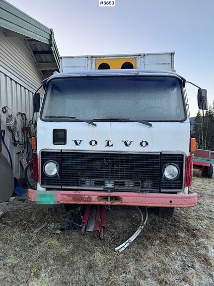 Volvo F85 Dyretransportbil