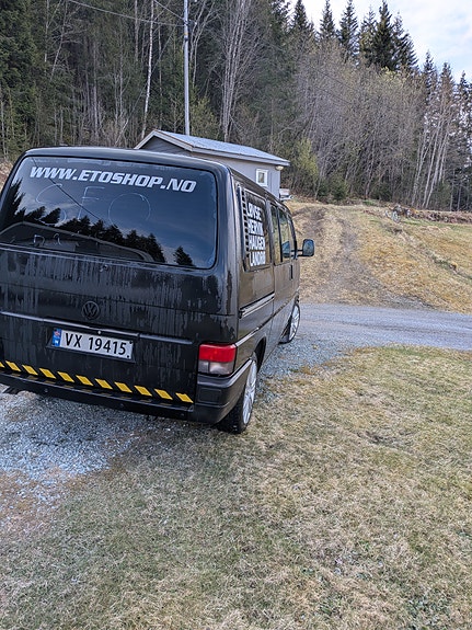 Volkswagen Caravelle 3 of 5