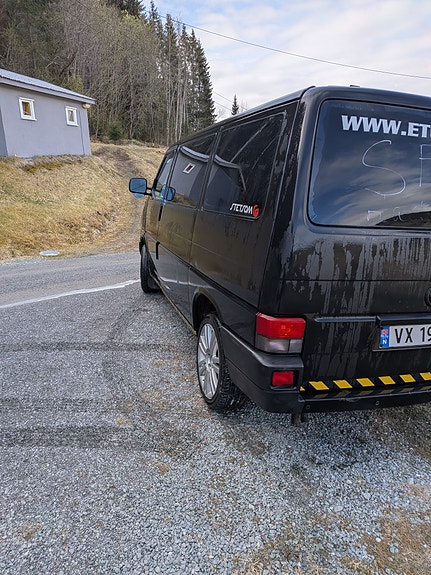 Volkswagen Caravelle 4 of 5