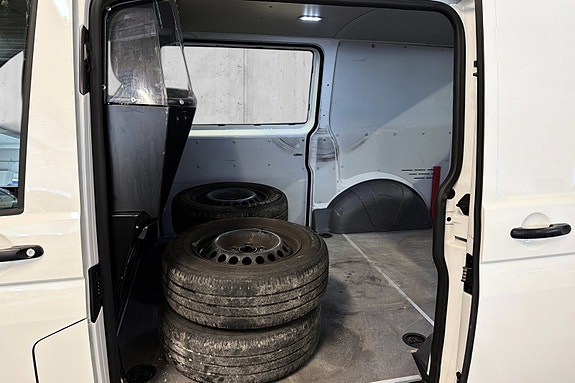 Volkswagen Transporter 12 of 23