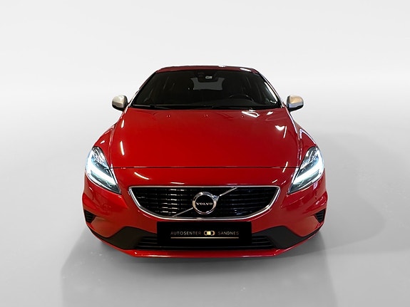 Volvo V40 2 of 5