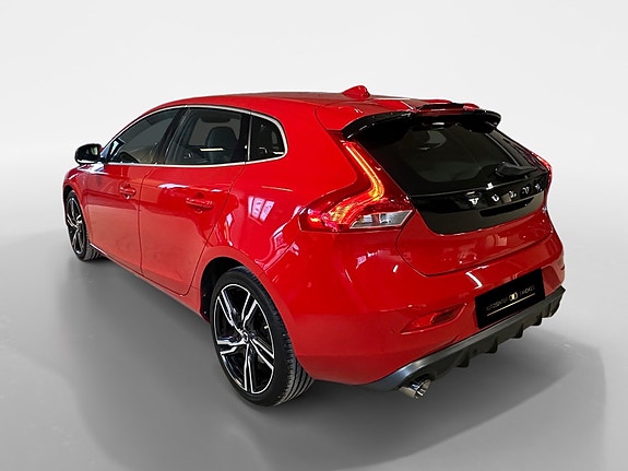 Volvo V40 4 of 5