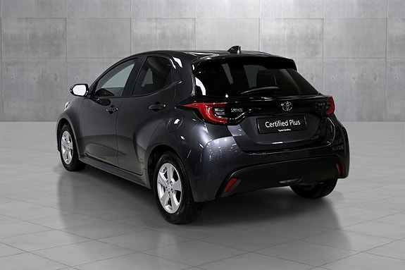 Toyota Yaris 4 of 5