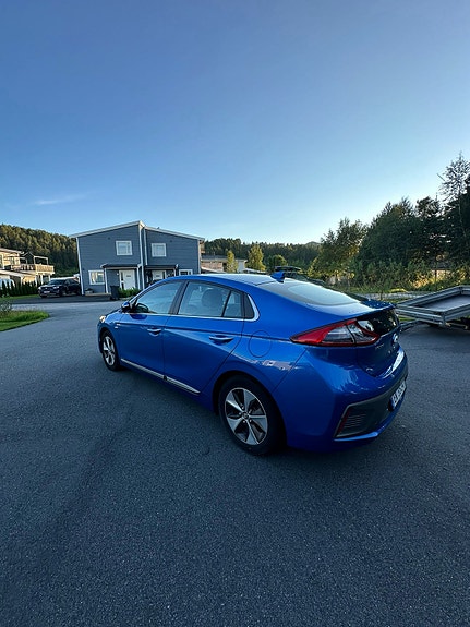 Hyundai IONIQ 10 of 27
