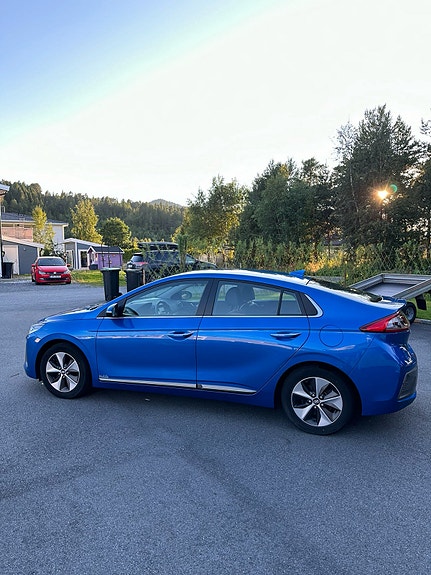 Hyundai IONIQ 3 of 5