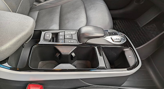 Hyundai IONIQ 24 of 27