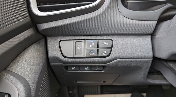 Hyundai IONIQ 26 of 27