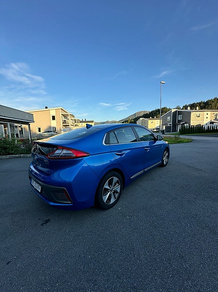 Hyundai IONIQ 14 of 27