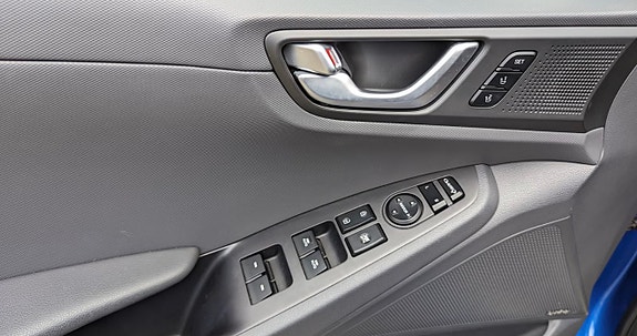 Hyundai IONIQ 27 of 27