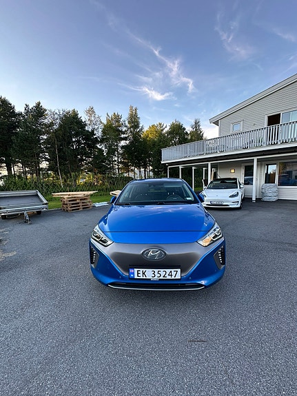 Hyundai IONIQ 12 of 27