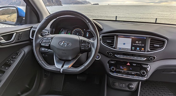 Hyundai IONIQ 19 of 27