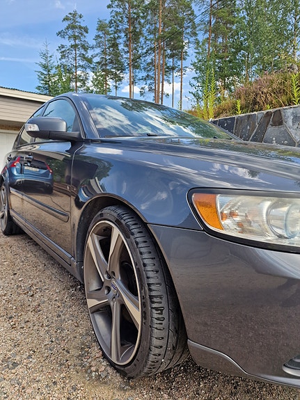 Volvo S40 3 of 5