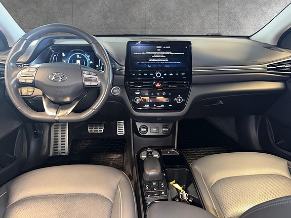 Hyundai IONIQ 13 of 20