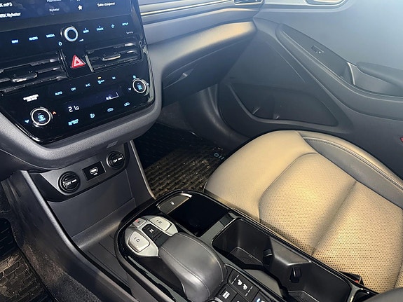 Hyundai IONIQ 19 of 20