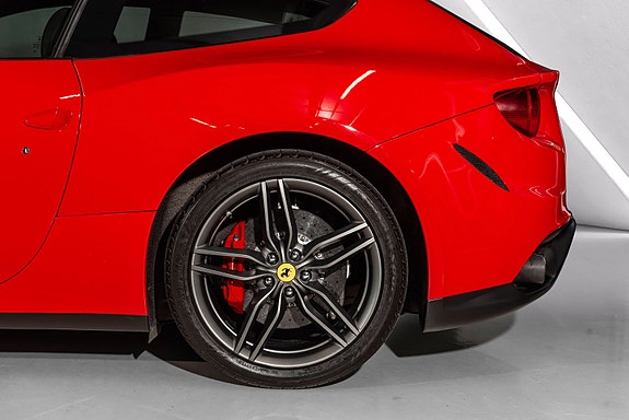 Ferrari FF 6 of 30