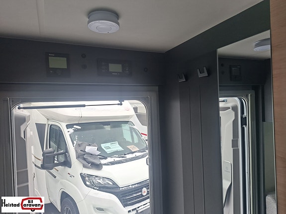 Knaus L!VE I 700 MEG Lithium! 8 of 30