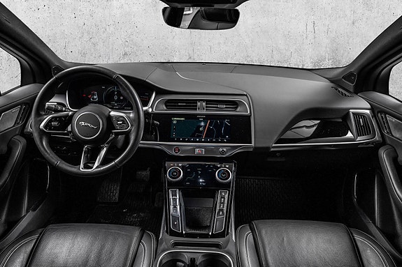 Jaguar I-PACE 13 of 30
