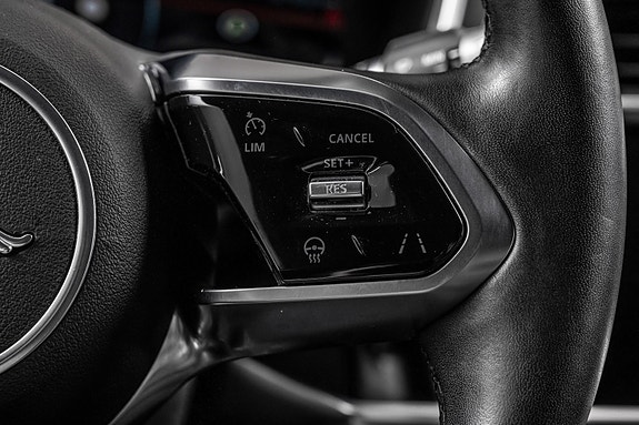 Jaguar I-PACE 19 of 30