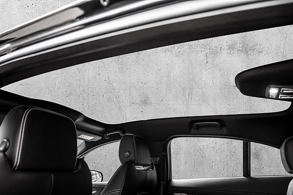 Jaguar I-PACE 17 of 30